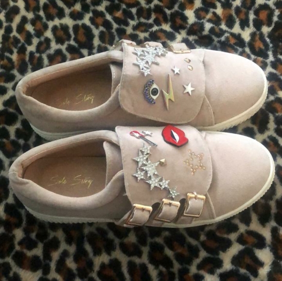 Shoes - Picture 3 of 4